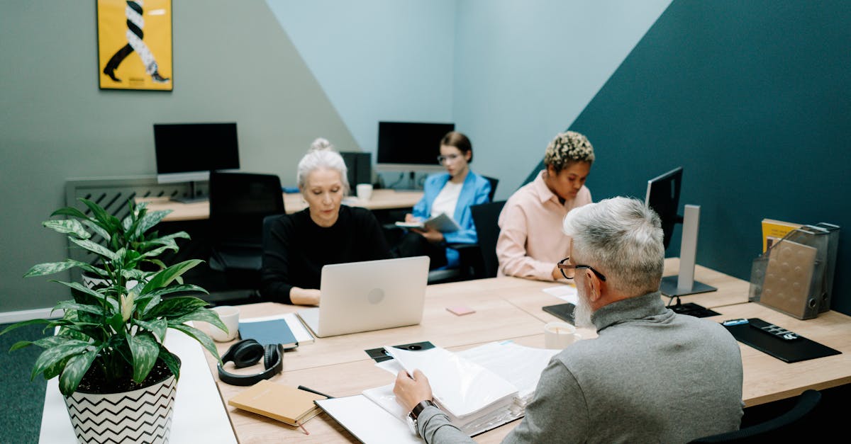 微信号白号批发：手机上网不需要WIFI，流量卡派上用场